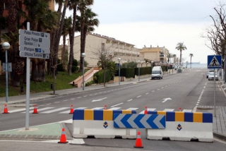Imatge d&#039;unes tanques de formigó barrant el pas en un dels accessos a la Pineda, al Tarragonès, el 7 d&#039;abril del 2020