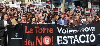Imatge d&#039;arxiu d&#039;una manifestació reclamant una nova estació per a Torredembarra, el passat mes de març del 2014