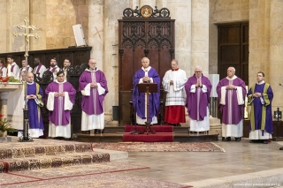 Imatge de la missa funeral pel Papa emèrit Benet XVI celebrada a la Catedral de Tarragona