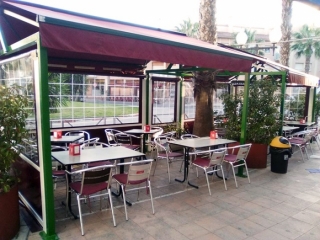 Imatge de la terrassa d&#039;un bar de Roda de Berà