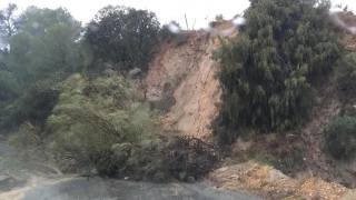 La carretera entre Els Guiamets i Capçanes s&#039;ha tallat per una esllavissada