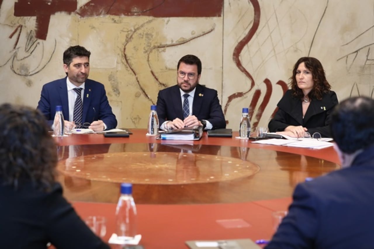 D&#039;esquerra a dreta, el vicepresident del Govern, Jordi Puigneró, el president de la Generalitat, Pere Aragonès, i la consellera de la Presidència, Laura Vilagrà, a la reunió del Consell Executi