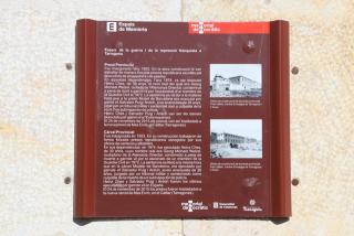 Detall de la placa que s&#039;ha col·locat a la façana de l&#039;antiga presó provincial de Tarragona