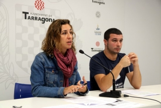 La regidora de la CUP de Tarragona, Laia Estrada, i el regidor de la CUP de Reus, Edgar Fernàndez, en una imatge d&#039;arxiu