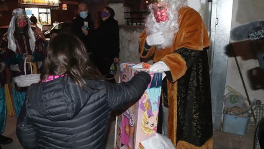 Els Reis Mags d&#039;Orient tornaran a fer el repartiment de regals a les cases de Torredembarra amb infants de dos a deu anys