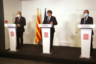 Els expresidents de la Generalitat, Artur Mas, Carles Puigdemont i Quim Torra, en una roda de premsa a Perpinyà, el 9 d&#039;octubre de 2020