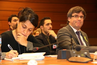 El cap de files de JxCat, Carles Puigdemont, i l&#039;exdiputada de la CUP Anna Gabriel, al Palau de l&#039;ONU a Ginebra (Suïssa), el 19 de març 