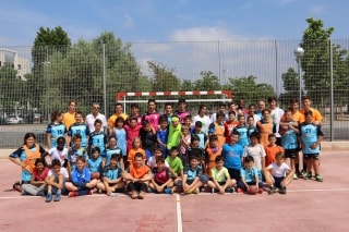 Uns 40 nens i nenes van participar en la jornada de portes obertes el Club Handbol Salou