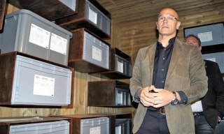 El conseller Raül Romeva va dipositar les restes òssies al Memorial de les Camposines