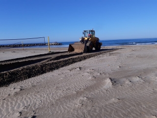 L’Ajuntament ha començat les tasques de condicionament de les platges de cara a l’inici de la temporada, que s’espera per la fase 3 de la desescalada