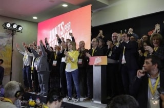 Eufòria a la seu on Junts per Catalunya ha seguit la nit electoral del 21-D