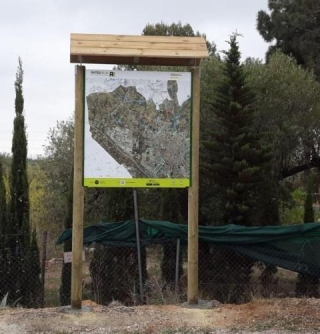 Imatge de la nova cartellera informativa ubicada al camí de la Pedrera del Cobic, dins de la xarxa de camins de Reus