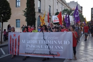 El lema &#039;Trenquem el règim: autodeterminació dels Països Catalans&#039; ha presidit la manifestació
