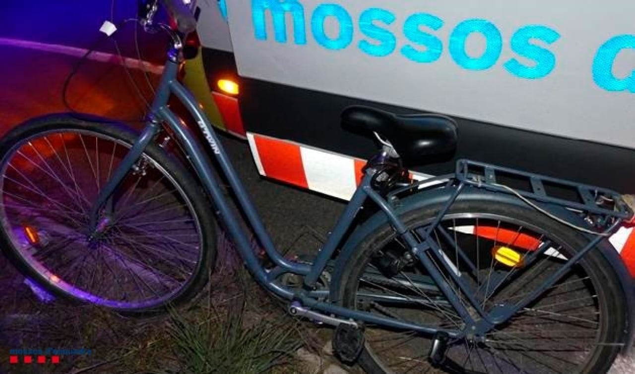 El ciclista va provocar un accident a la C-14 a Reus