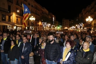 Assistents a la concentració de suport a Oriol Junqueras a la plaça de la Font de Tarragona 