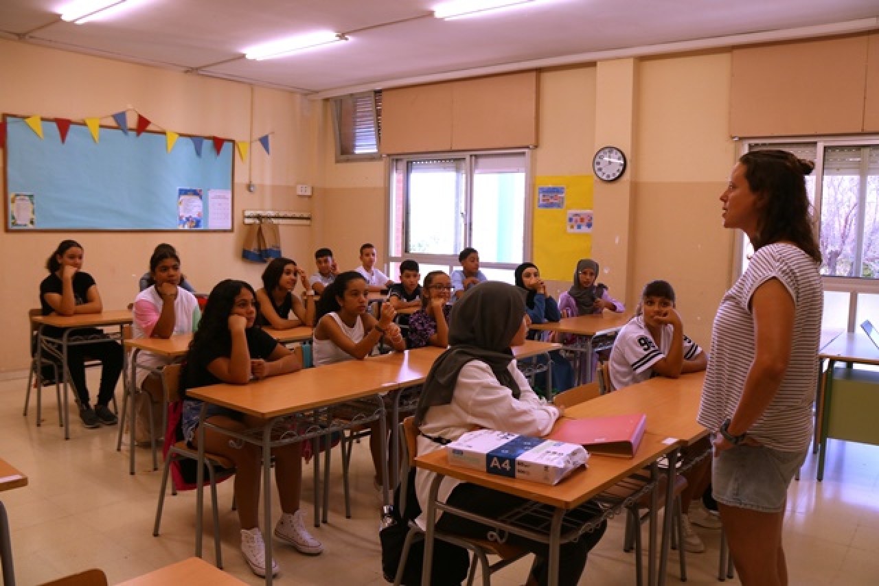 Alumnes de l&#039;Institut Escola Mediterrani a l&#039;inici de la primera classe en el primer dia de curs 2022-23