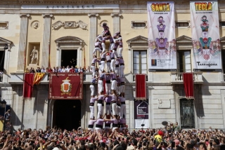 9 de 8 descarregat per la Colla Jove dels Xiquets de Tarragona, en la diada de Santa Tecla, del 23 de setembre del 2019