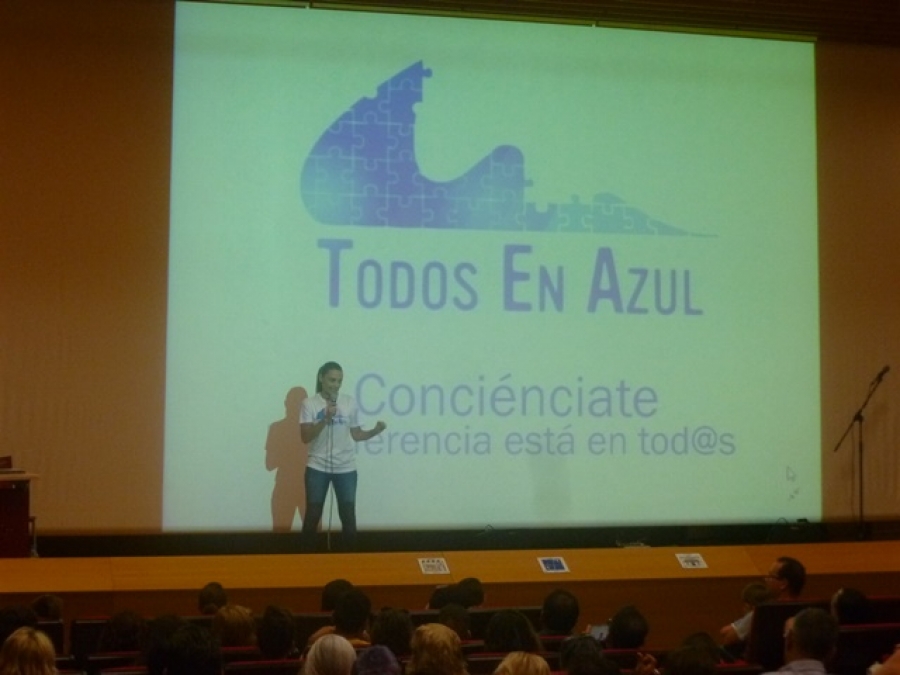 L&#039;associació Todos En Azul va presentar els primers pictogrames impresos en un acte a l&#039;Antiga Audiència