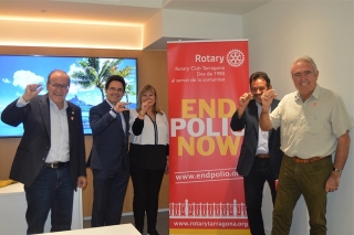 D&#039;esquerra a dreta: Juan Patau, Alejandro Romeo (president Rotary Club), Maria Esther Fernàndez, Joaquim Nolla (president Col·legi Farmacèutics) i Raül Font, durant la presentació de la campanya solidària a Tarragona