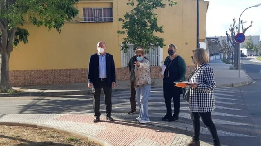 Visita de proximitat al barri de Parcel·les Casas de Reus, per part de l&#039;alcalde Carles Pellicer