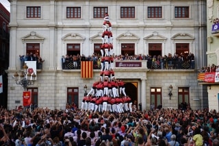El 4 de 10 amb folre i manilles descarregat per la Colla Vella dels Xiquets de Valls, aquesta tarda, al Mercadal de Reus