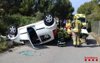 Imatge del vehicle accidentat a la zona del Coto del Rey, al camí de Roda, al Vendrell, el 6 d&#039;agost del 2019