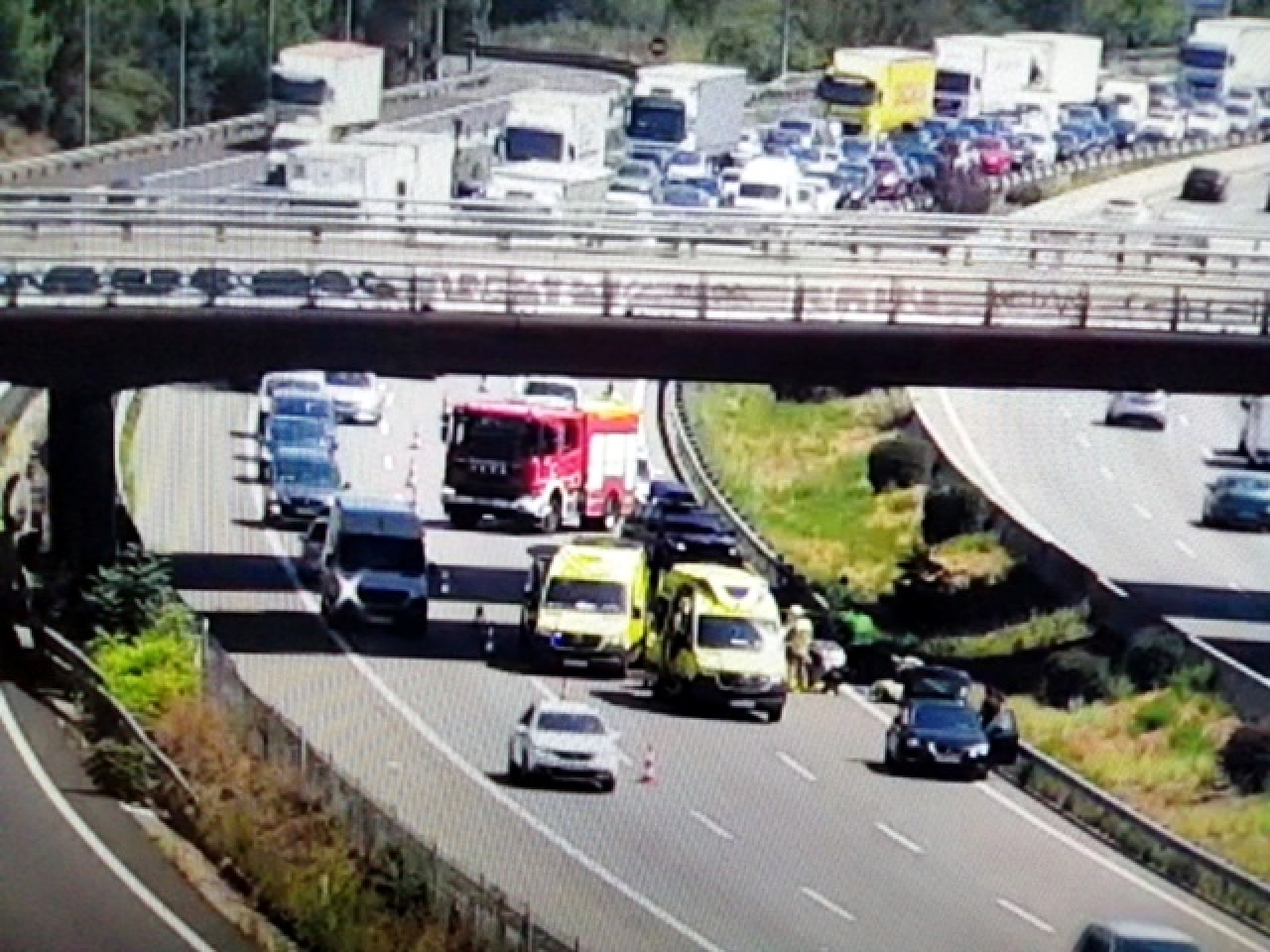 Un accident complica la circulació a l&#039;AP-7 a Sant Cugat del Vallès, en sentit cap a Tarragona