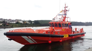 Efectius de Salvament Marítim, Mossos i Guàrdia Civil rastregen el mar amb vaixells i helicòpters