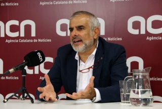 Imatge del líder de Ciutadans al Parlament, Carlos Carrrizosa, gesticulant durant l&#039;entrevista amb l&#039;ACN