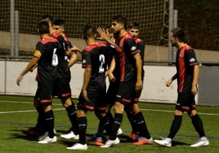 Els jugadors del CF Reus B Cambrils celebren un dels gols marcats al Nou Municipal de Cambrils