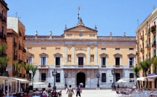 Imatge de la plaça de la Font, on es troba l&#039;Ajuntament de Tarragona