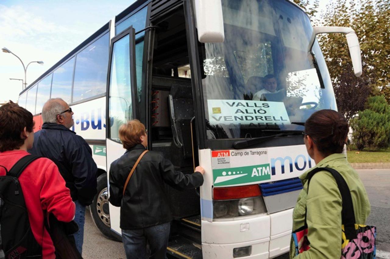 Imatge d&#039;arxiu del bus que uneix Valls amb el Vendrell i Calafell