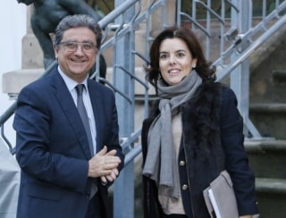 El delegat del govern espanyol a Catalunya, Enric Millo, amb la ministra de Presidència, Soraya Sáenz de Santamaria, en una imatge d&#039;arxiu