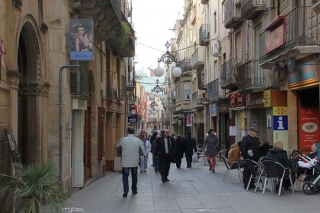 El carrer de la Cort, un dels eixos comercials de Valls