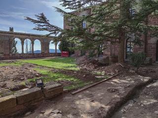 Les obres de restauració del claustre  del castell monestir d&#039;Escornalbou formen part de l’ambiciós procés de rehabilitació i transformació del conjunt monumental i el seu entorn natural 