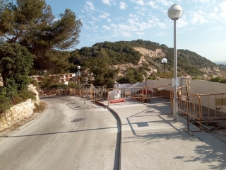 L&#039;Ajuntament de Salou ha millorat el carrer Falconera i el Camí dels Sorrals, amb una vorera i noves places d’aparcament