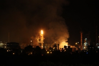 Imatge de l&#039;incendi a la indústria química on hi ha hagut una explosió a la Canonja, el 14 de gener del 2020