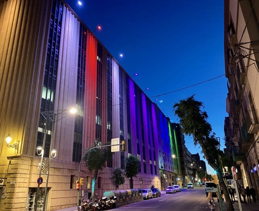 Del 15 al 24 de setembre, cada nit la façana de l&#039;Hospital de Santa Tecla, a la Rambla Vella, s&#039;il·lumina amb els colors representatius de les quatre colles castelleres de la ciutat