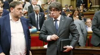 Oriol Junqueras i Carles Puigdemont en el darrer ple del Parlament