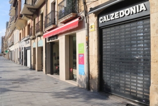 Imatge d&#039;arxiu de botigues tancades a la Rambla Nova de Tarragona