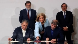 El govern espanyol, la patronal i els sindicats han signat l&#039;acord per l&#039;augment condicionat del salari mínim fins al 2020