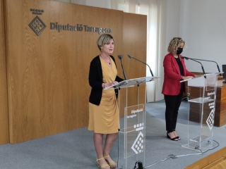 La presidenta de la Diputació de Tarragona, Noemí Llauradó, i de la vicepresidenta segons i presidenta del Patronat de Turisme, Meritxell Roigé, en roda de premsa