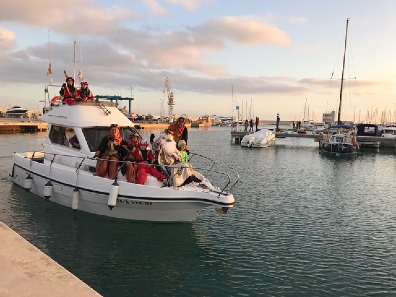 Calafell recupera l’arribada en vaixell de Ses Majestats al Port de Segur