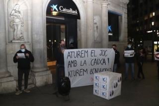 Imatge de la pancarta que ha presidit la concentració de la plataforma Aturem BCN World a Tarragona