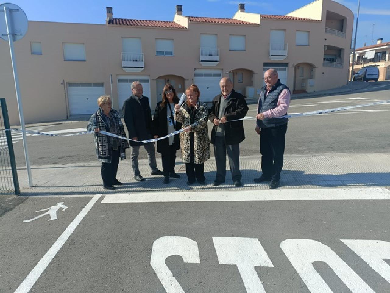 L&#039;alcaldessa de Creixell, Montserrat Muñoz, i altres membres del govern municipal, van inaugurar el nou aparcament &#039;Porta de Llevant&#039;