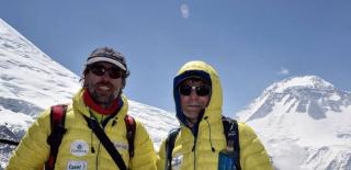 L&#039;alpinista Sito Carcavilla -a l&#039;esquerra-, juntament amb Carlos Soria