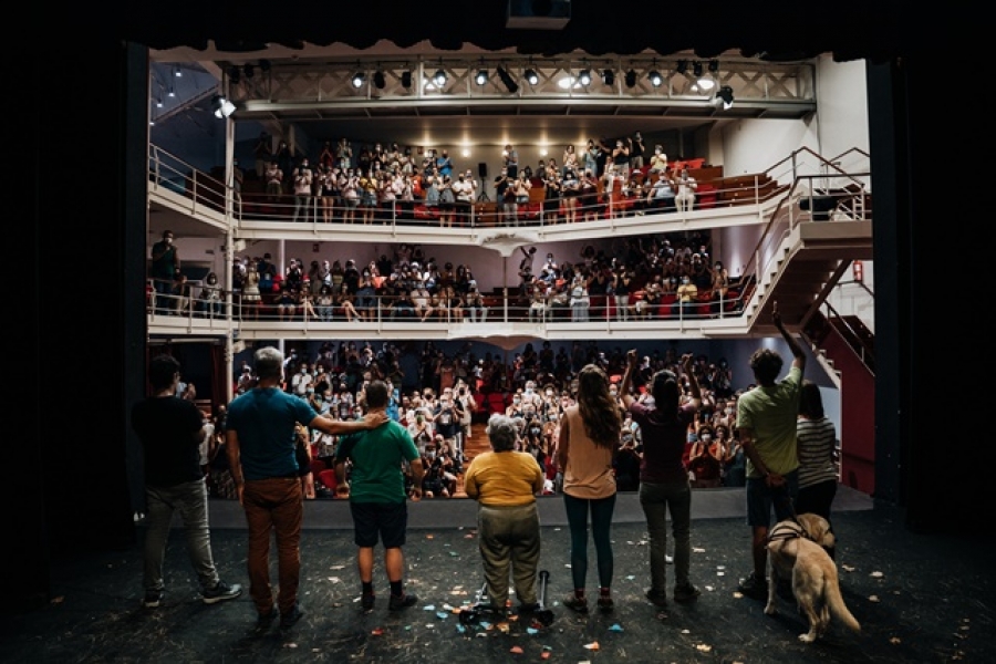 La companyia Pont Flotant va concloure el dissabte passat la desena edició del FITT amb l’espectacle ‘Acampada’ al Teatre Metropol amb totes les entrades exhaurides