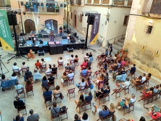 Joana Serrat &amp; The Great Canyoners, a la plaça de l&#039;Església d&#039;Altafulla