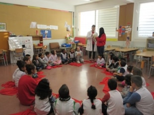 Tallers de salut realitzats pels participants de la Casa d’Oficis de 2016 a l’Escola Bonavista de Tarragona.