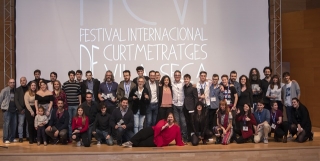 Foto de família dels guanyadors del 4rt Festival Internacional de Curtmetratges de Vila-seca (FICVI) en la fotografia de família al final de l&#039;entrega de premis